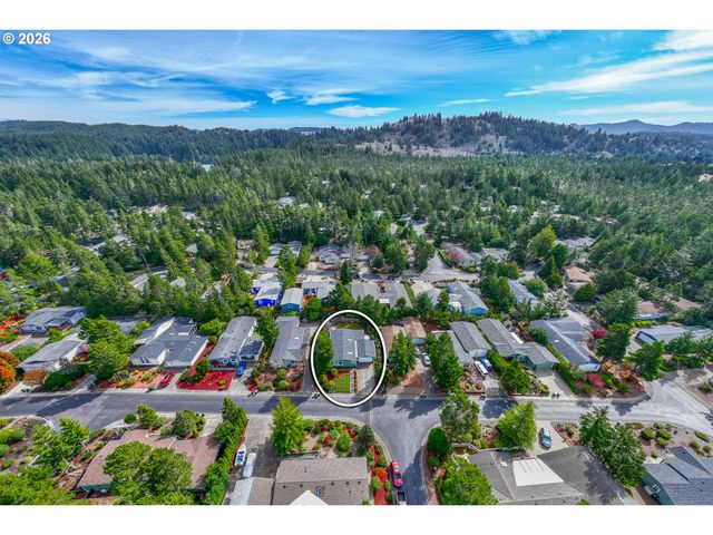 128 EVERGREEN Ln, Florence, OR 97439