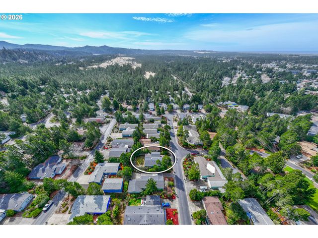 128 EVERGREEN Ln, Florence, OR 97439