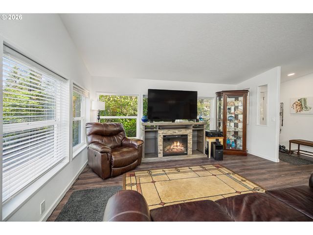 128 EVERGREEN Ln, Florence, OR 97439