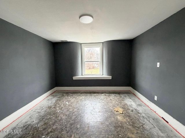 3244 Glenwood Avenue, Toledo, OH 43610