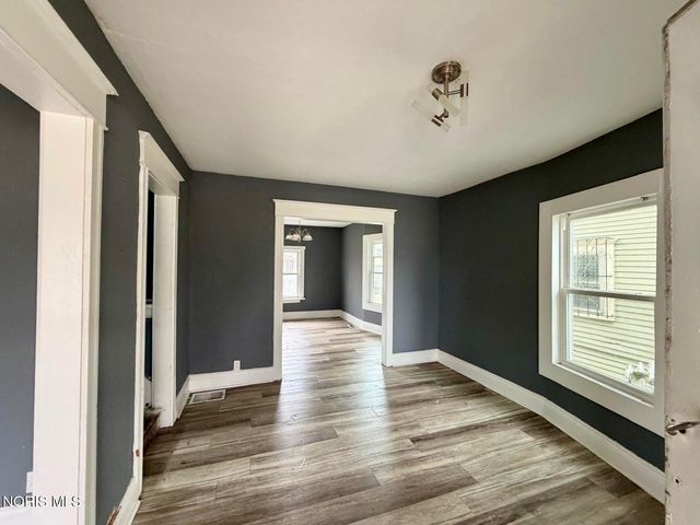 3244 Glenwood Avenue, Toledo, OH 43610