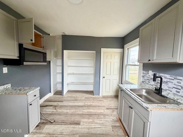 3244 Glenwood Avenue, Toledo, OH 43610