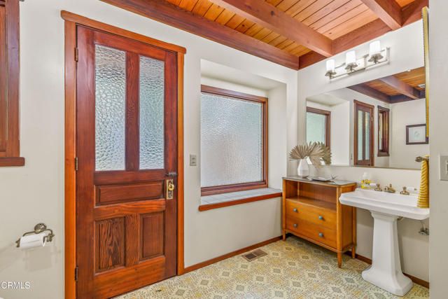 32450 Simpson Lane, Fort Bragg, CA 95437