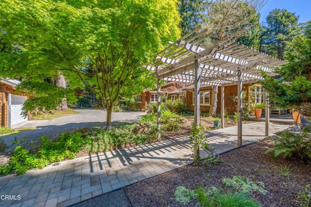 32450 Simpson Lane, Fort Bragg, CA 95437