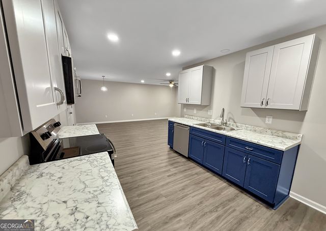 313 Airman Blvd, Warner Robins, GA 31088