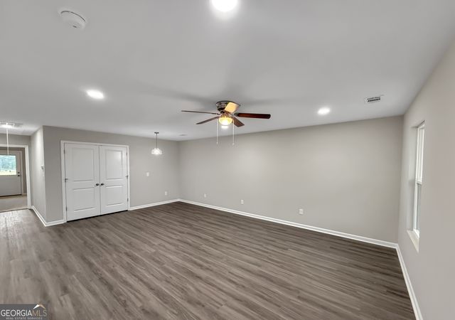 313 Airman Blvd, Warner Robins, GA 31088