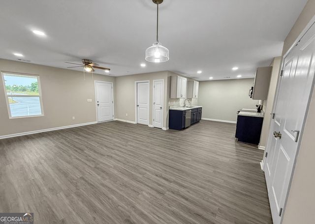 313 Airman Blvd, Warner Robins, GA 31088
