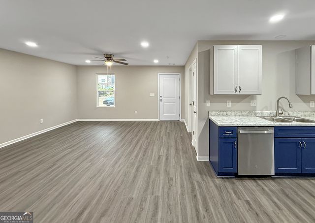 313 Airman Blvd, Warner Robins, GA 31088