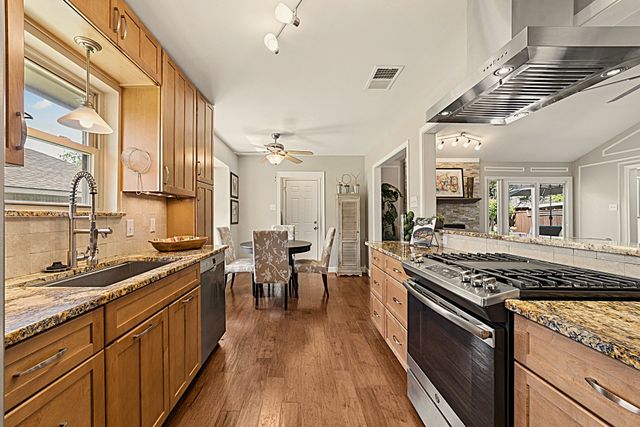 932 Edgefield Trail, Flower Mound, TX 75028