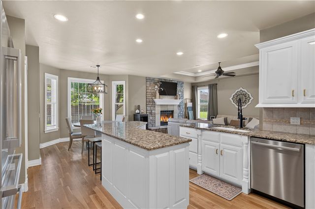 5487 E Saddleridge Drive, Fayetteville, AR 72703