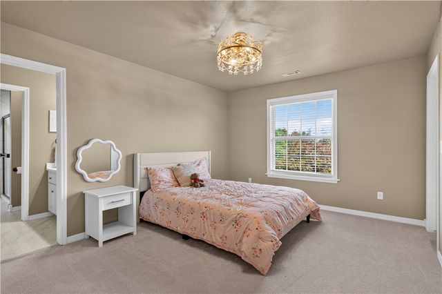 5487 E Saddleridge Drive, Fayetteville, AR 72703