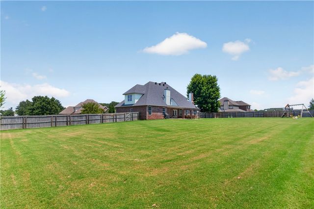 5487 E Saddleridge Drive, Fayetteville, AR 72703