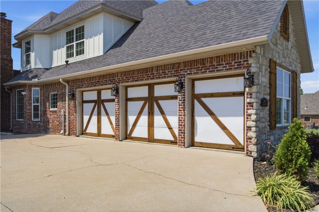 5487 E Saddleridge Drive, Fayetteville, AR 72703