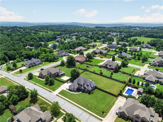 5487 E Saddleridge Drive, Fayetteville, AR 72703