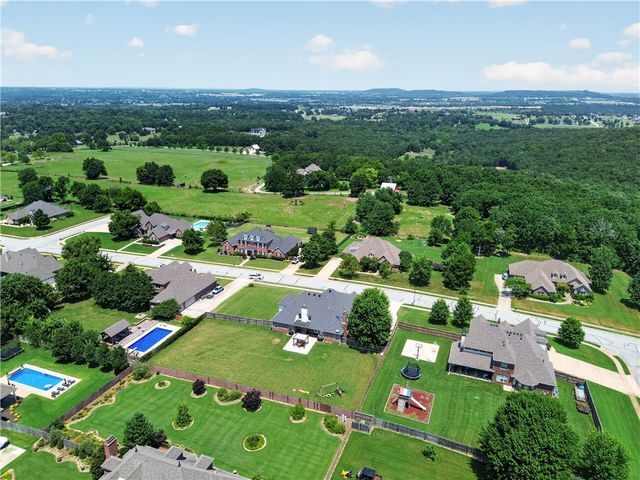 5487 E Saddleridge Drive, Fayetteville, AR 72703