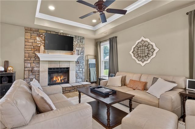 5487 E Saddleridge Drive, Fayetteville, AR 72703