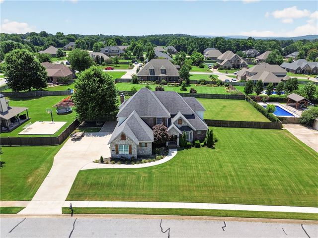 5487 E Saddleridge Drive, Fayetteville, AR 72703