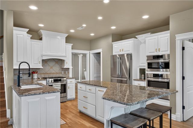 5487 E Saddleridge Drive, Fayetteville, AR 72703