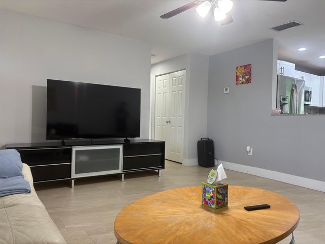 6810 NW 26TH Street, Sunrise, FL 33313