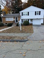 21 Athens Dr, Saugus, MA 01906