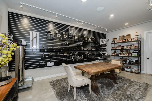 11184 Dan Williams LN, College Station, TX 77845