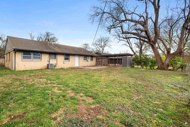 2432 Hobbs Drive, Manhattan, KS 66502