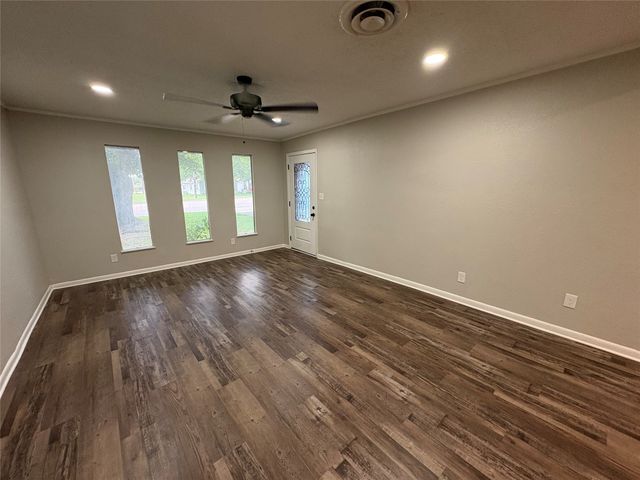 607 S Broad Street, St Jo, TX 76265