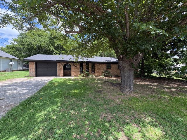 607 S Broad Street, St Jo, TX 76265
