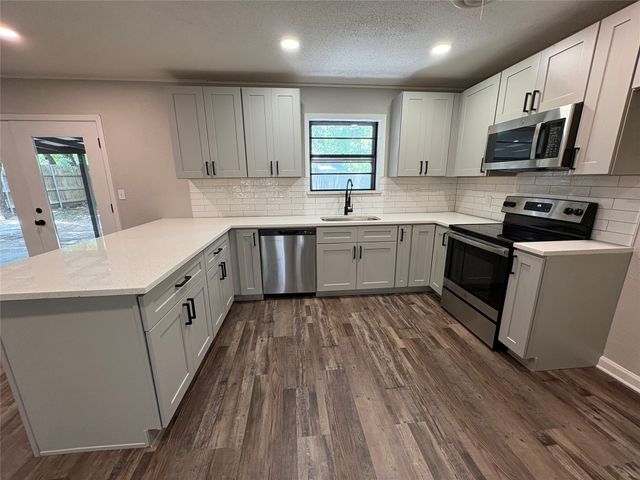 607 S Broad Street, St Jo, TX 76265
