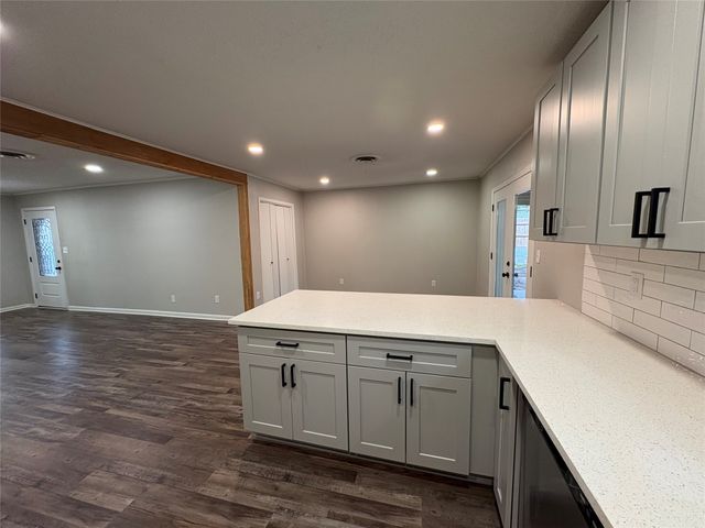 607 S Broad Street, St Jo, TX 76265