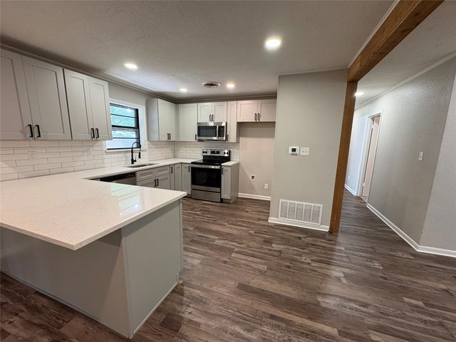 607 S Broad Street, St Jo, TX 76265