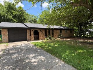 607 S Broad Street, St Jo, TX 76265