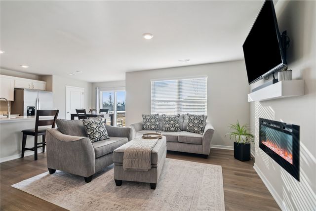 105 Oak Drive, Palo, IA 52324