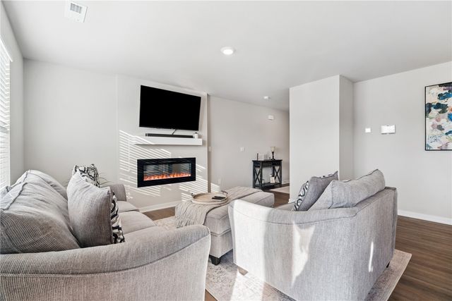 105 Oak Drive, Palo, IA 52324