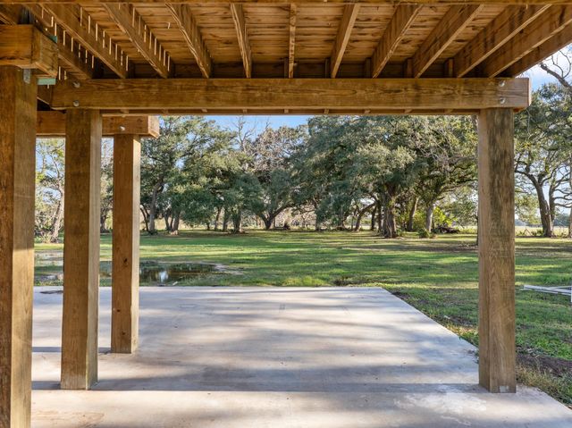 10270 County Road 112, Van Vleck, TX 77482