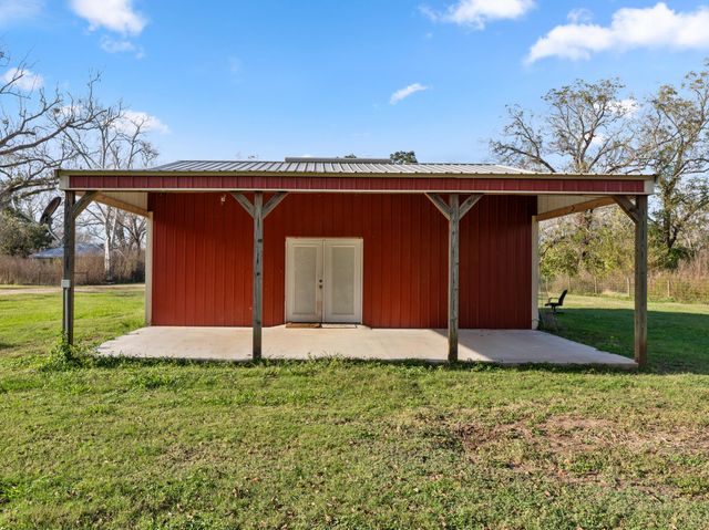 10270 County Road 112, Van Vleck, TX 77482