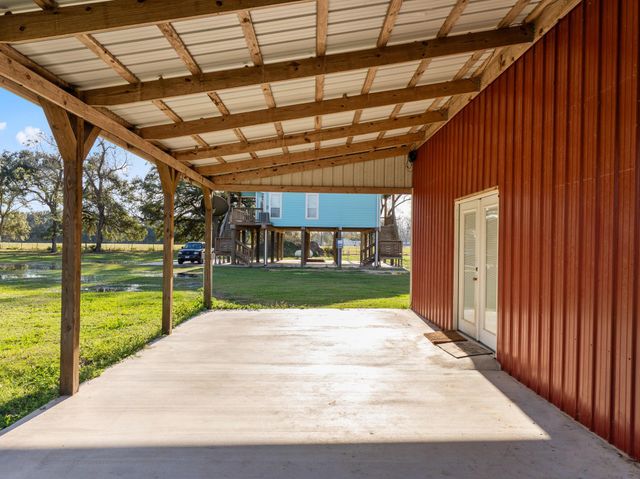 10270 County Road 112, Van Vleck, TX 77482