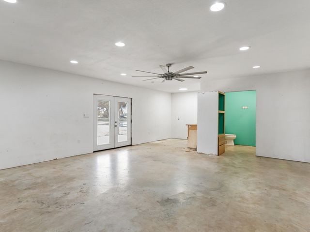 10270 County Road 112, Van Vleck, TX 77482