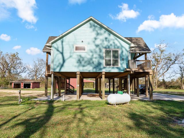 10270 County Road 112, Van Vleck, TX 77482