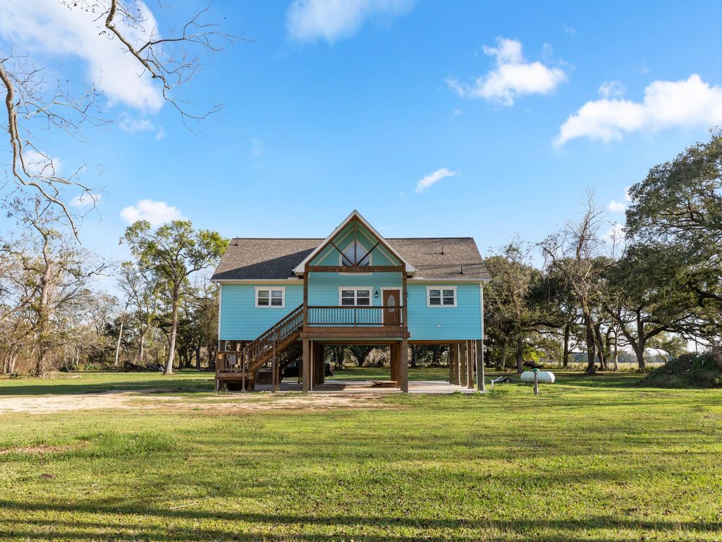 10270 County Road 112, Van Vleck, TX 77482