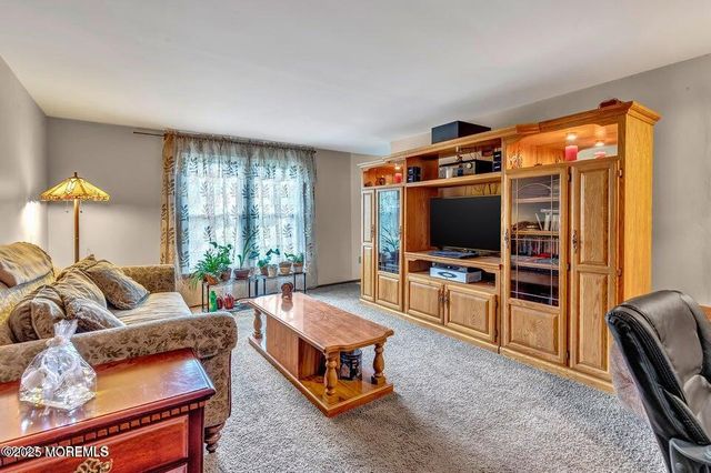 718 E Veterans Highway, Jackson, NJ 08527