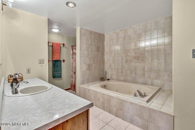 718 E Veterans Highway, Jackson, NJ 08527