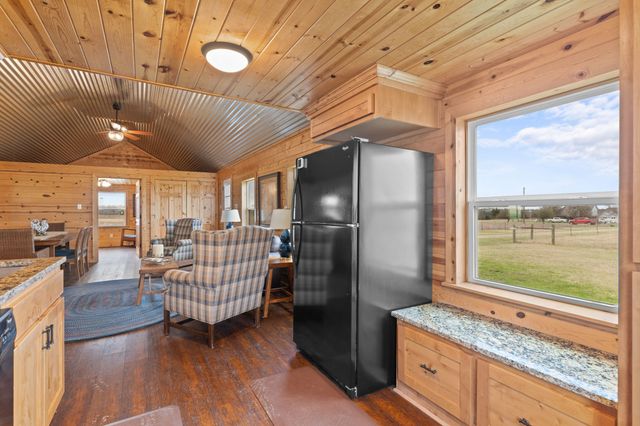 3950 Private Road 1161, Leonard, TX 75452