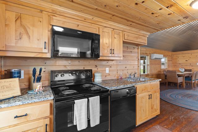 3950 Private Road 1161, Leonard, TX 75452