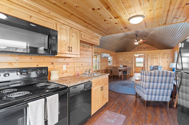 3950 Private Road 1161, Leonard, TX 75452