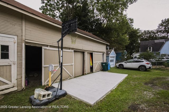 128 N Magnolia Avenue, Lansing, MI 48912