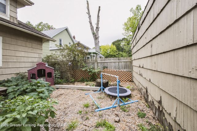 128 N Magnolia Avenue, Lansing, MI 48912