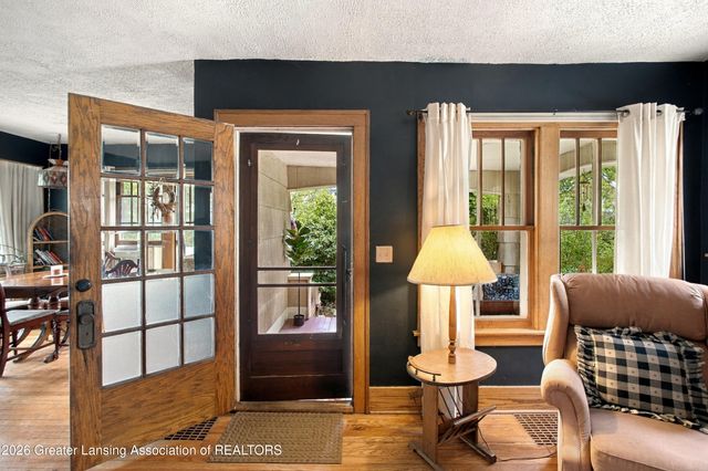128 N Magnolia Avenue, Lansing, MI 48912