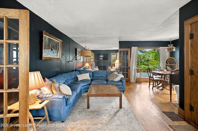 128 N Magnolia Avenue, Lansing, MI 48912