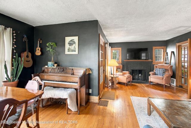 128 N Magnolia Avenue, Lansing, MI 48912